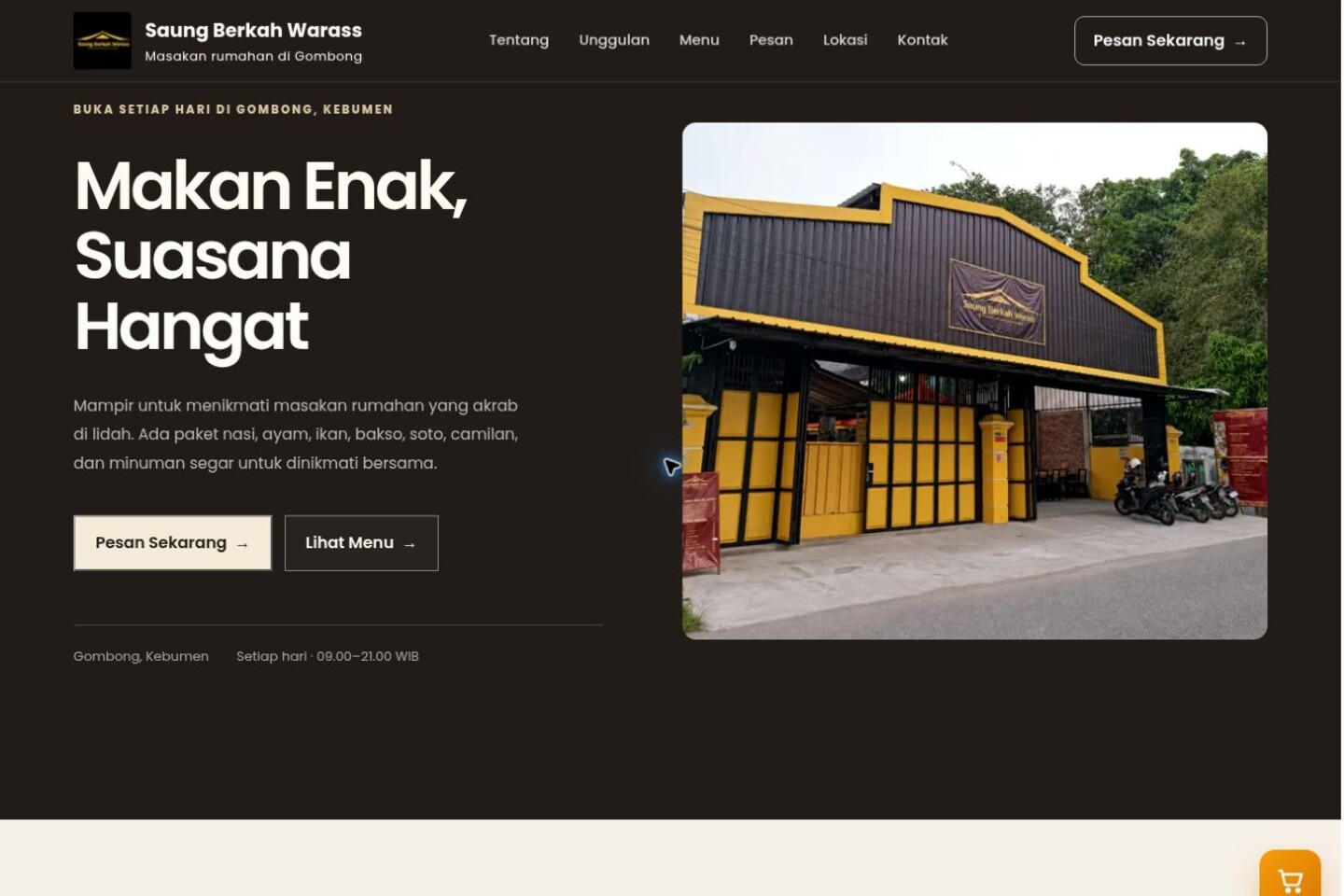 Saung Berkah Warass landing page showing the restaurant hero, opening hours, ordering buttons, and storefront